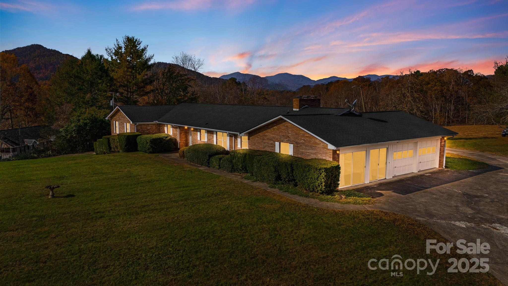 7 Brookshire Road Leicester, NC 28748 - Photo 4 of 48