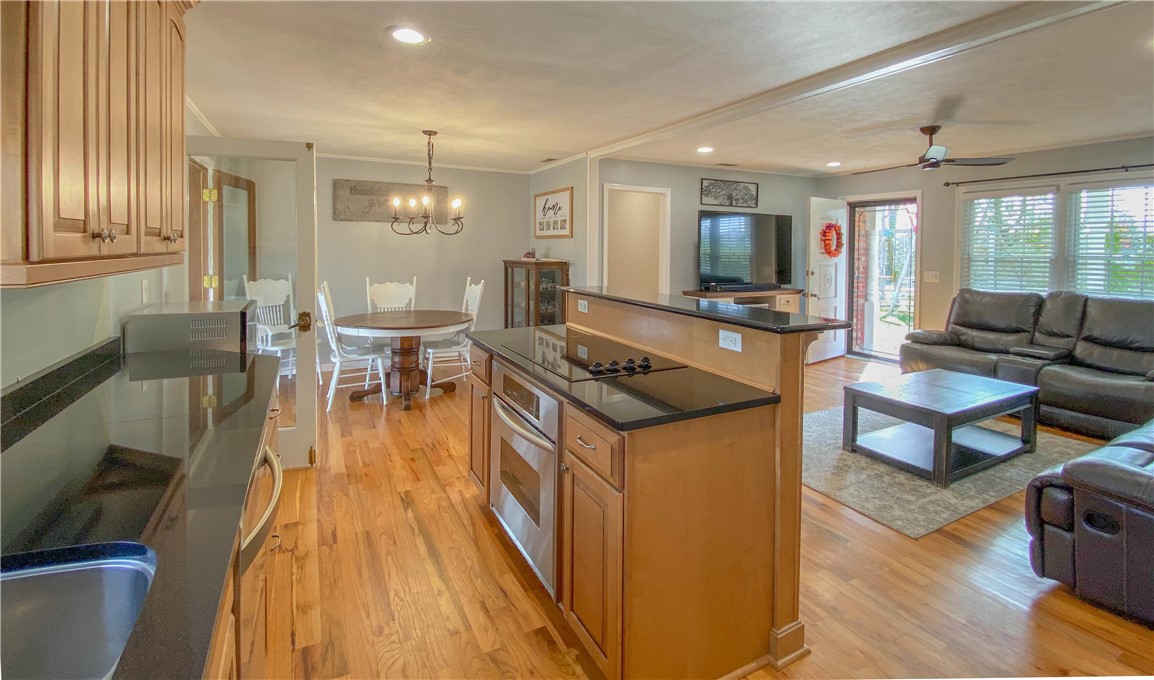 687 Pickett Post Road Walhalla, SC 29691 - Photo 10 of 44 Gallery Image 10