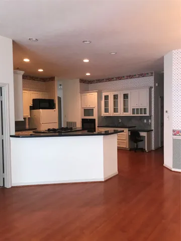 $2,800 | 2429 Chantilly Lane, Conroe, TX 77384