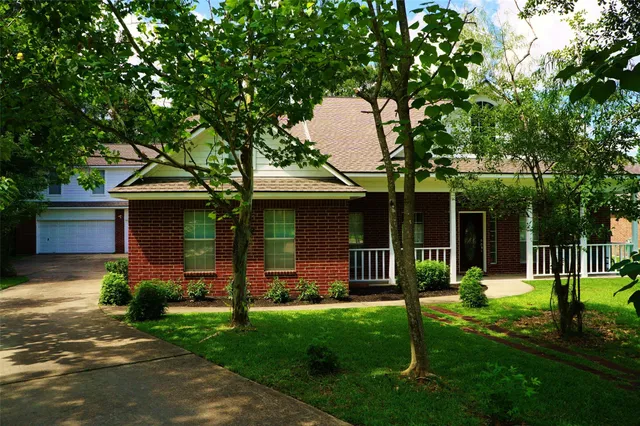 $2,800 | 2429 Chantilly Lane, Conroe, TX 77384