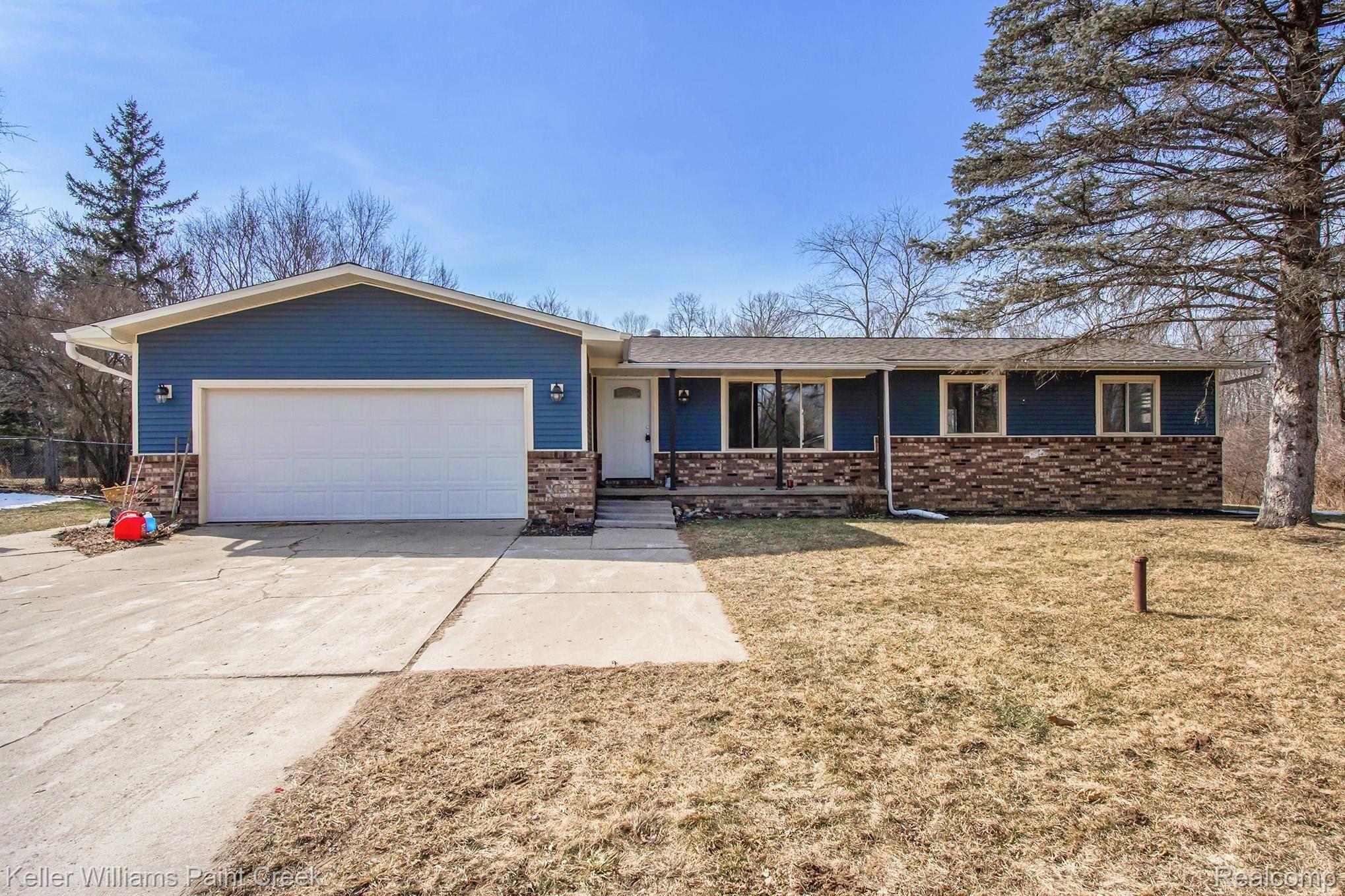 11096 Main Road Fenton, MI 48430 - Photo 1 of 27 IMG_1758.jpg