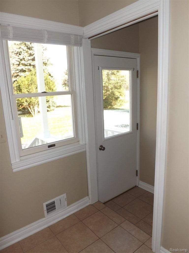 2100 West Square Lake Road Troy, MI 48098 - Photo 18 of 19 DSCF0692.JPG