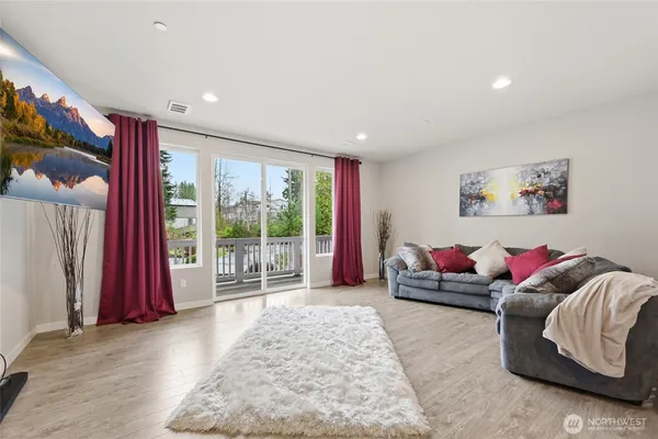$610,000 | 1916 78th Place Southeast, Everett, WA 98203