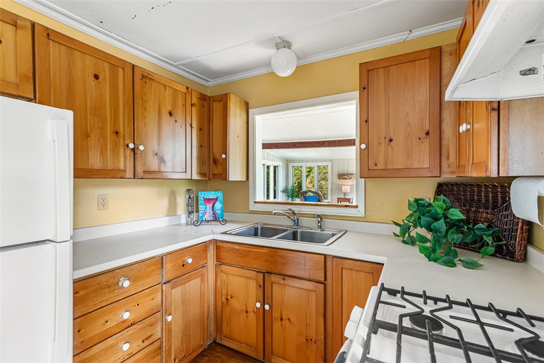 28 Byway Road Barrington, RI 02806 - Photo 7 of 35