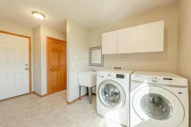 $725,000 | N9560 County Hwy CC, Belleville, WI 53508