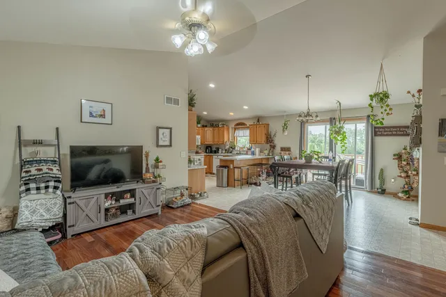 $725,000 | N9560 County Hwy CC, Belleville, WI 53508