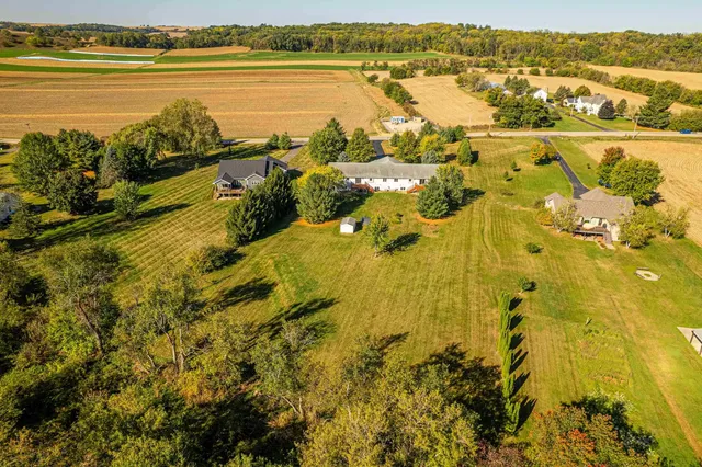 $725,000 | N9560 County Hwy CC, Belleville, WI 53508