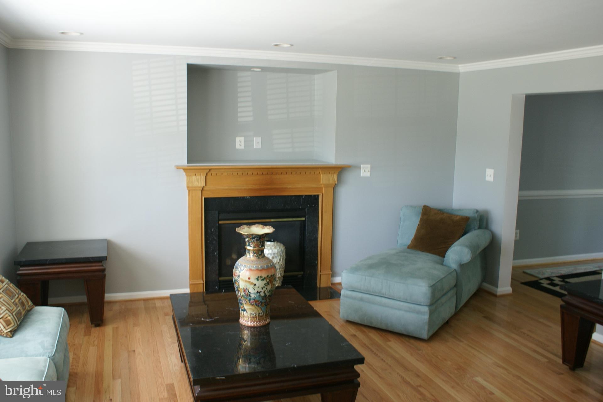 3524 Forest Hill Road Baltimore, MD 21207 - Photo 8 of 48 Large living room