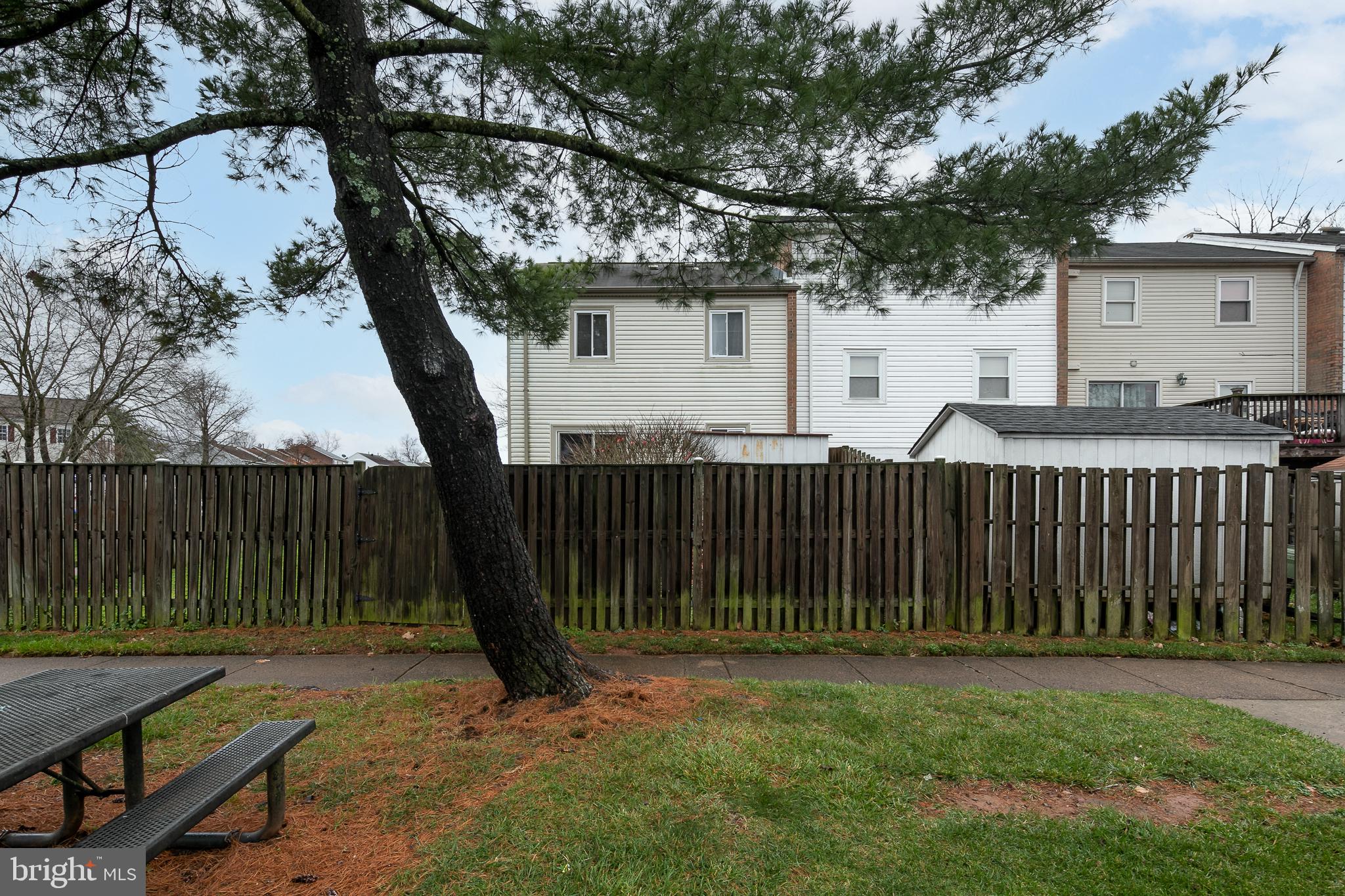 7529 Remington Road Manassas, VA 20109 - Photo 24 of 25 Common area with picnic table