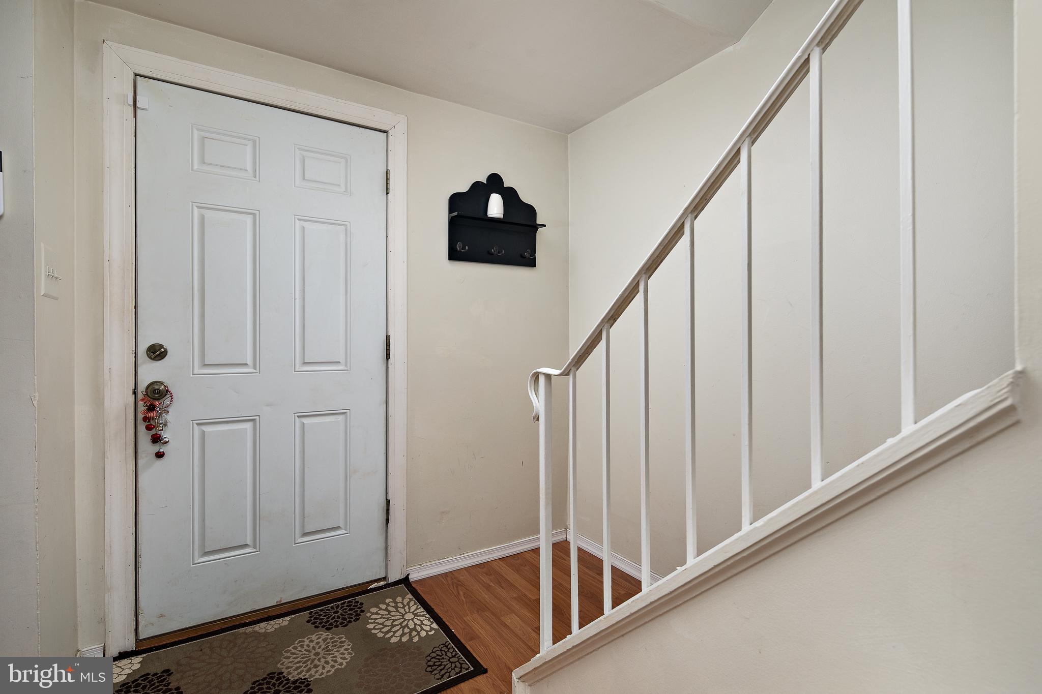 7529 Remington Road Manassas, VA 20109 - Photo 4 of 25 Foyer with warm hardwood