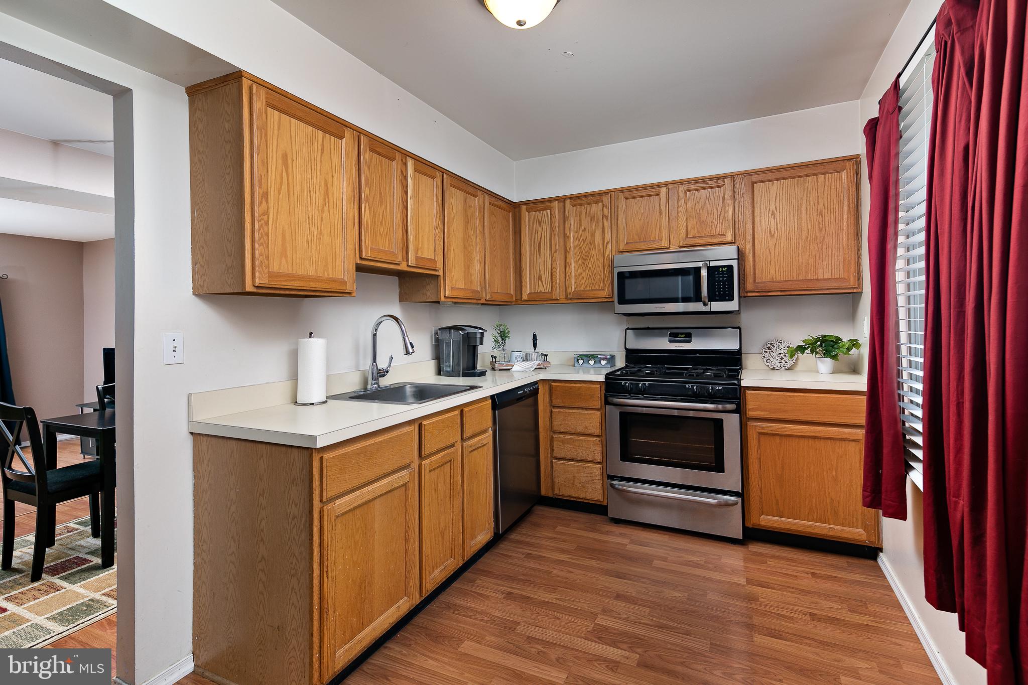 7529 Remington Road Manassas, VA 20109 - Photo 5 of 25 Kitchen with warm hardwood and newer appliances