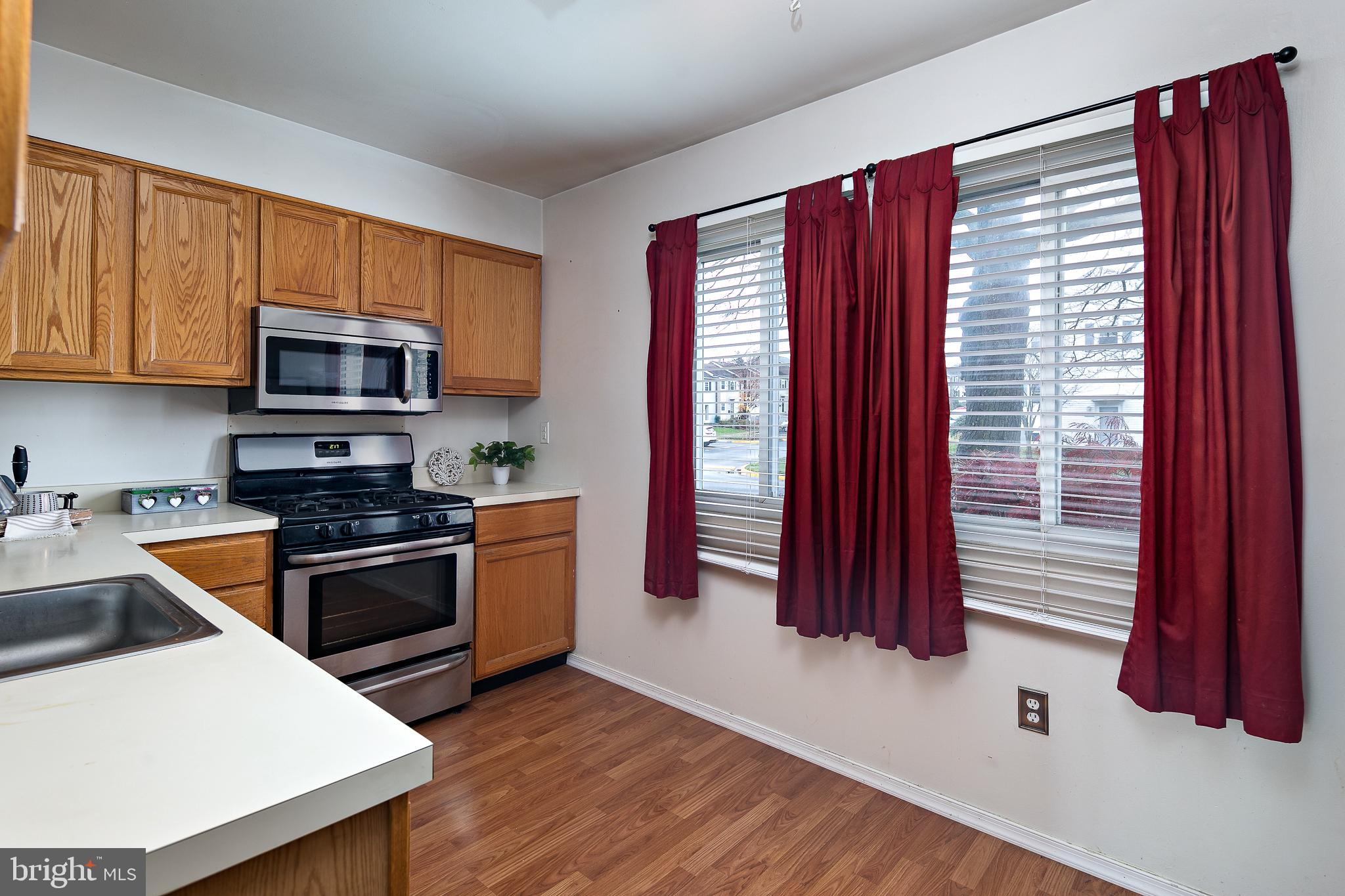 7529 Remington Road Manassas, VA 20109 - Photo 6 of 25 Kitchen with warm hardwood and newer appliances