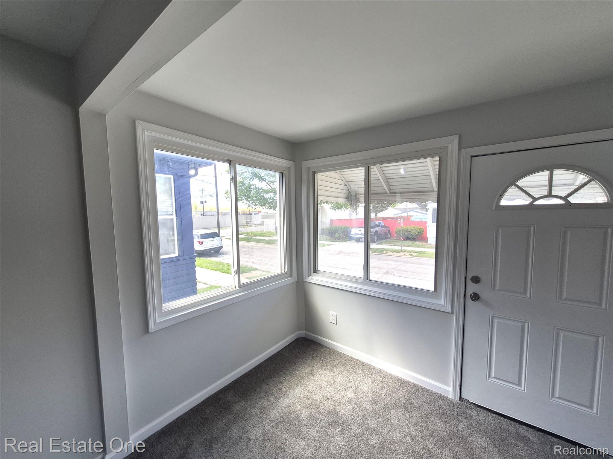 51 Elizabeth Street River Rouge, MI 48218 - Photo 3 of 33 Entry
