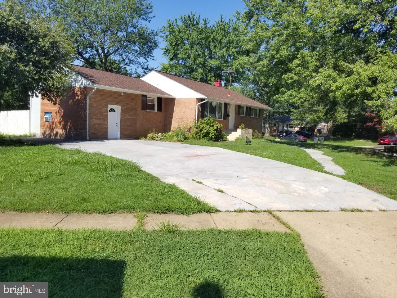 7416 Northrop Road Alexandria, VA 22306 - Photo 2 of 30 FRONT & DRIVEWAY