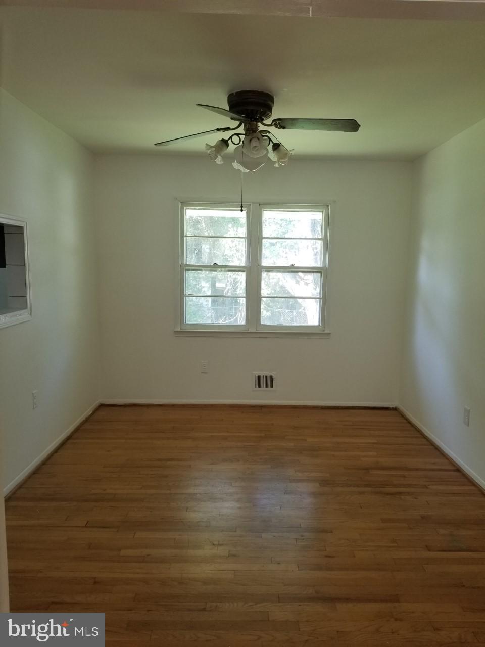 7416 Northrop Road Alexandria, VA 22306 - Photo 11 of 30 DINNING