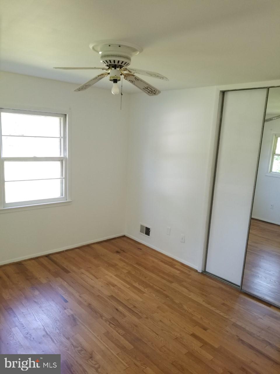 7416 Northrop Road Alexandria, VA 22306 - Photo 17 of 30 ROOM 1