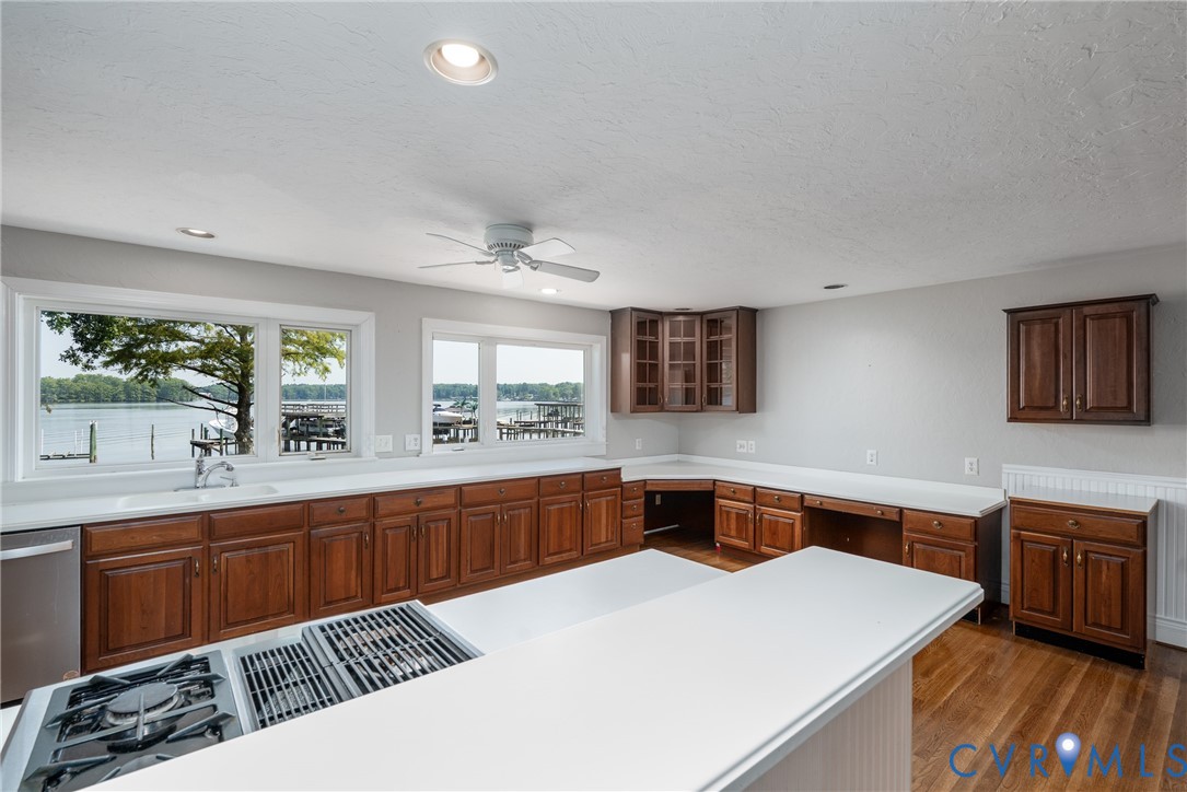 3032 North Riverside Drive Lanexa, VA 23089 - Photo 11 of 33 Expansive kitchen featuring a built-in gas cooktop
