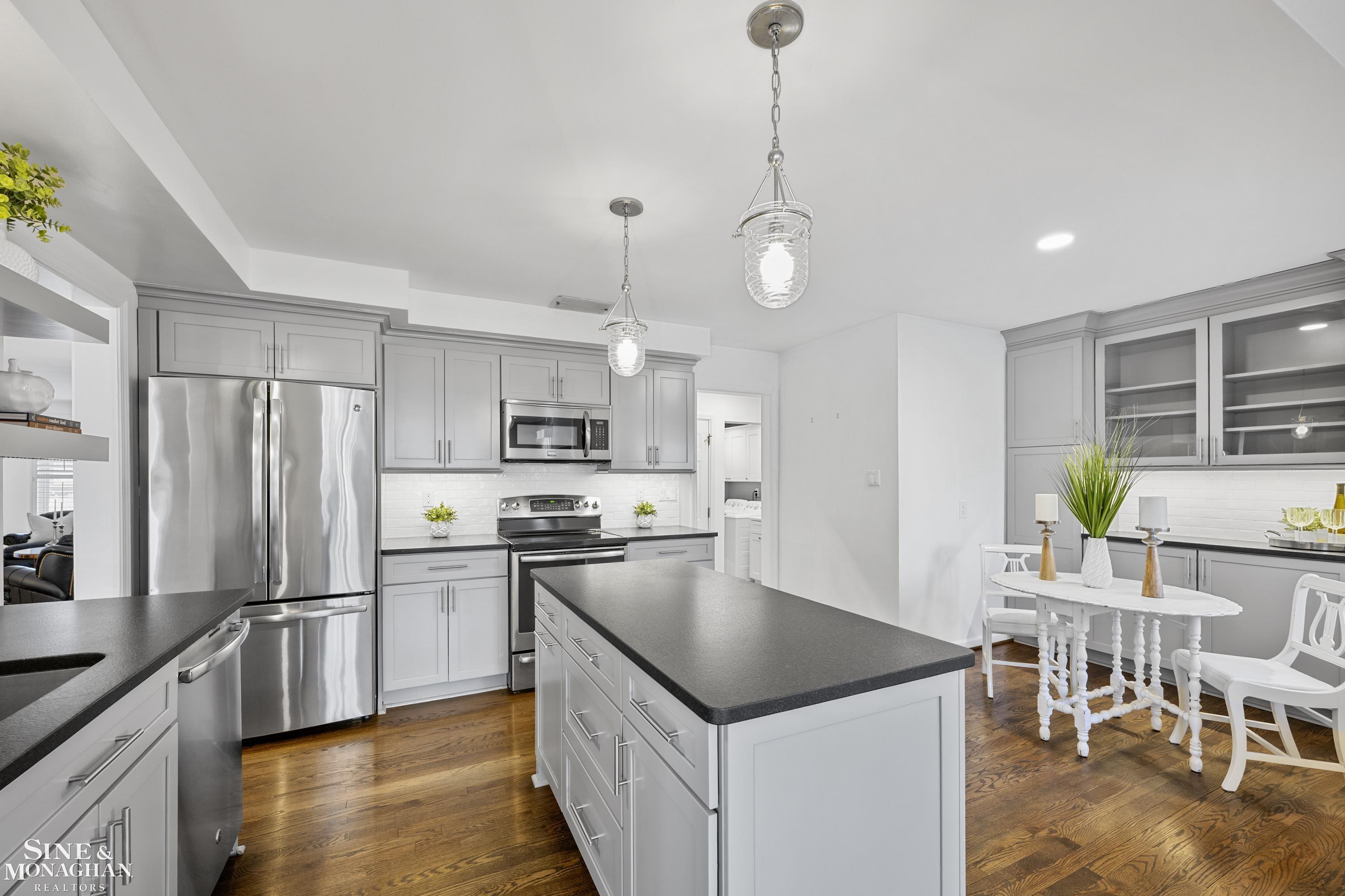 520 Roslyn Road Grosse Pointe Woods, MI 48236 - Photo 15 of 55