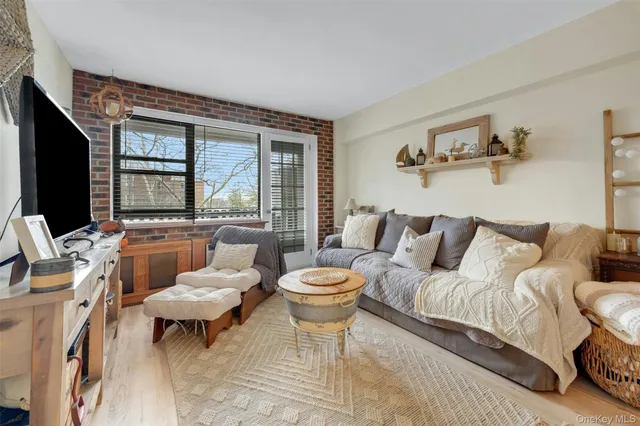 $169,500 | 620 Pelham Road, Unit 4H, New Rochelle, NY 10805