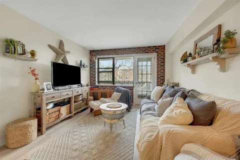 $169,500 | 620 Pelham Road, Unit 4H, New Rochelle, NY 10805