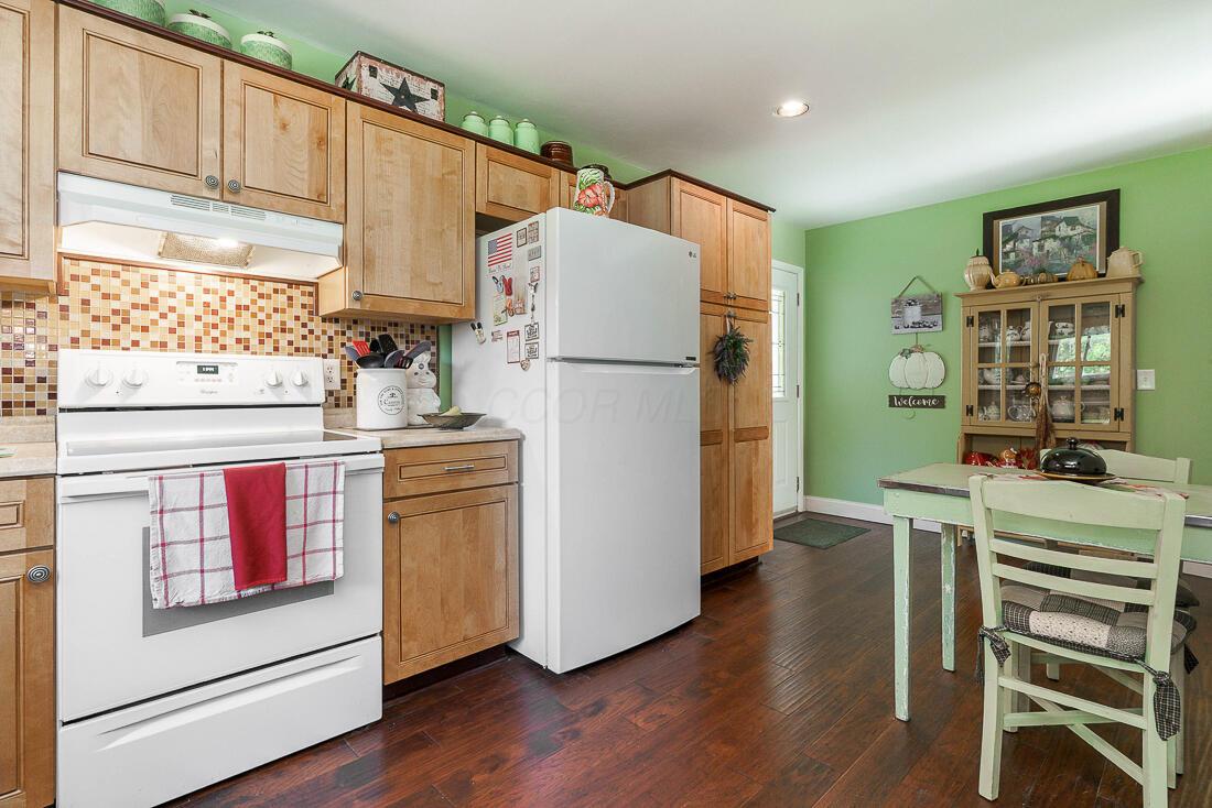 381 Darbyhurst Road Columbus, OH 43228 - Photo 7 of 30 kitchen 6