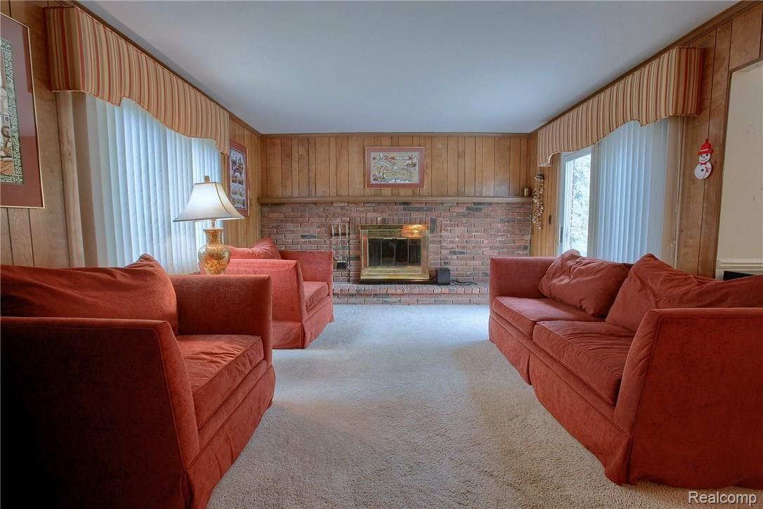 705 Foxhall Road Bloomfield Hills, MI 48304 - Photo 12 of 35 Family_Room.jpg
