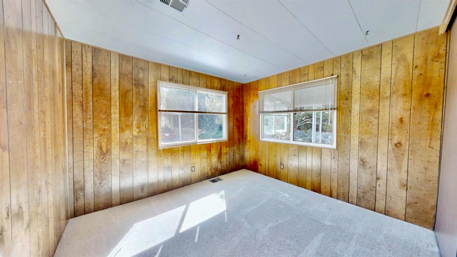 6203 Freedom Lane Citrus Heights, CA 95621 - Photo 29 of 51 Spacious front bedroom plenty of closet space !