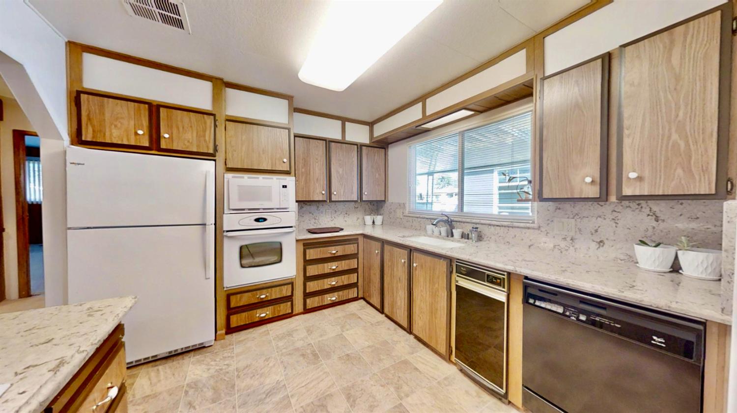 6203 Freedom Lane Citrus Heights, CA 95621 - Photo 7 of 51 All appliances in the home work wonderfully and are included as well as covered by a 1 year home warranty !