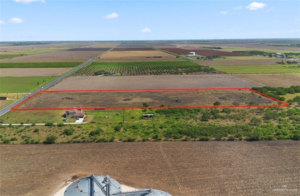 800 St Santa Rosa Tx 78552 Harlingen, TX 78552 - Photo 5 of 6 a view of a lake with a big yard