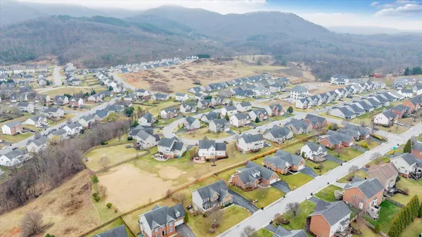 $559,950 | 2324 Foxfield Lane, Salem, VA 24153