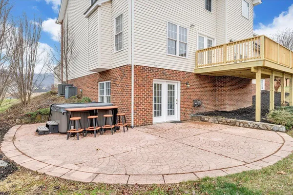 $559,950 | 2324 Foxfield Lane, Salem, VA 24153