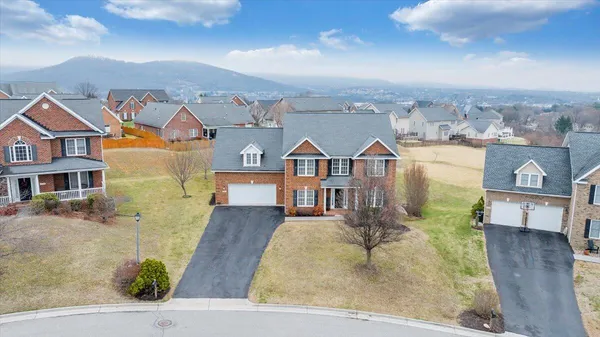 $559,950 | 2324 Foxfield Lane, Salem, VA 24153