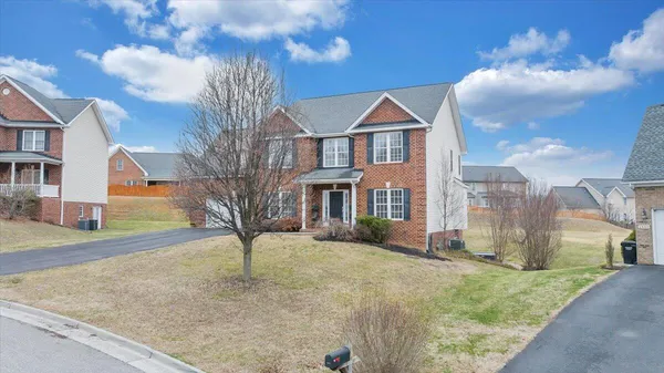 $559,950 | 2324 Foxfield Lane, Salem, VA 24153