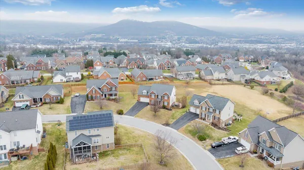 $559,950 | 2324 Foxfield Lane, Salem, VA 24153