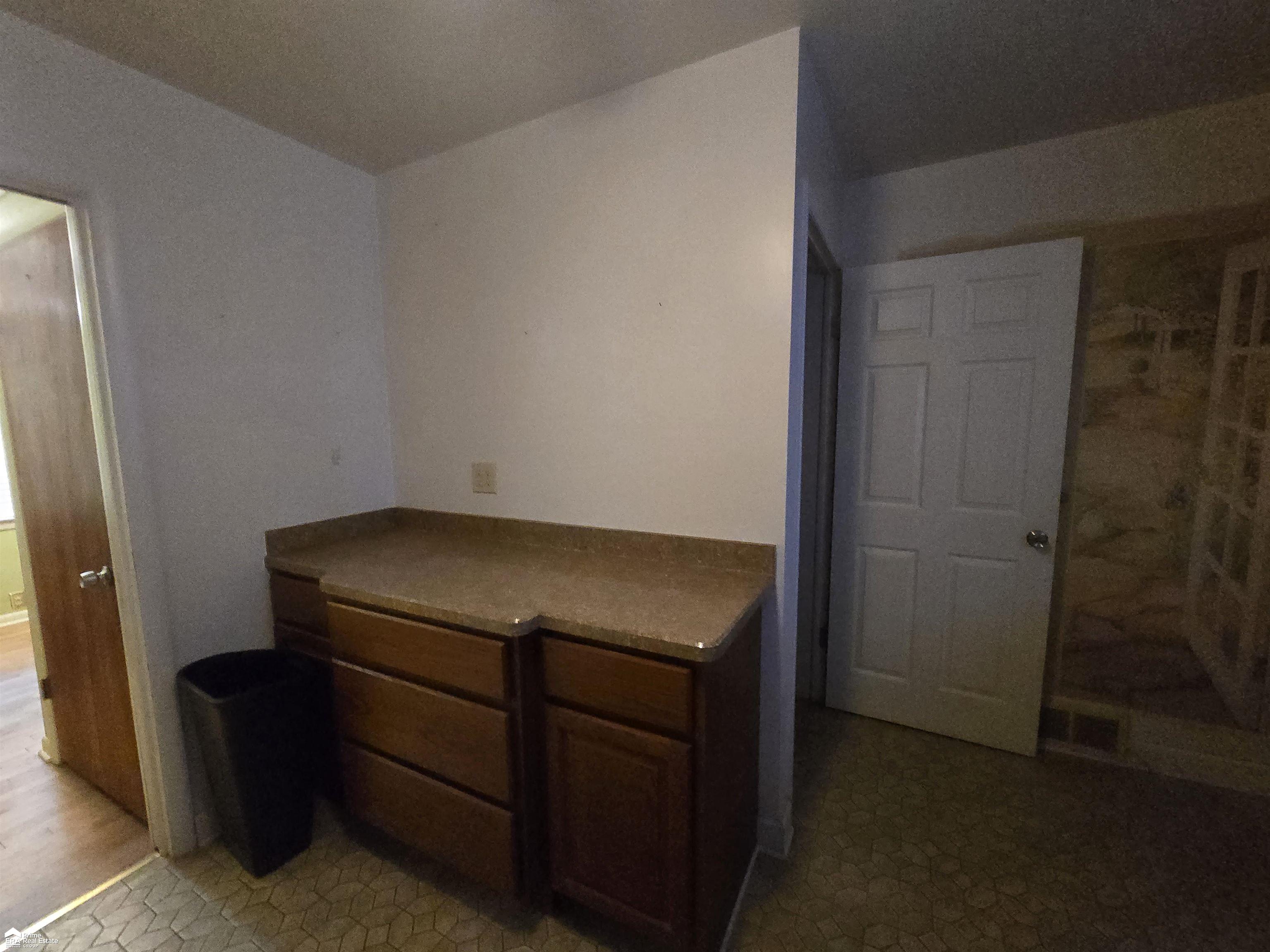 5480 North Jennings Road Flint, MI 48504 - Photo 4 of 17 50162752-cebd2a32-2fe4-46c1-a7c9-73f9e9c7bb55.JPG