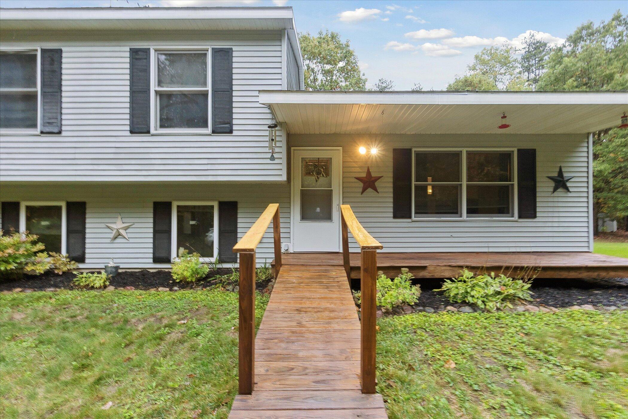 11905 Spencer Road Sumner, MI 48889 - Photo 1 of 33 06-11905-E-Spencer-Rd-Sumner-MI-48889-Wi