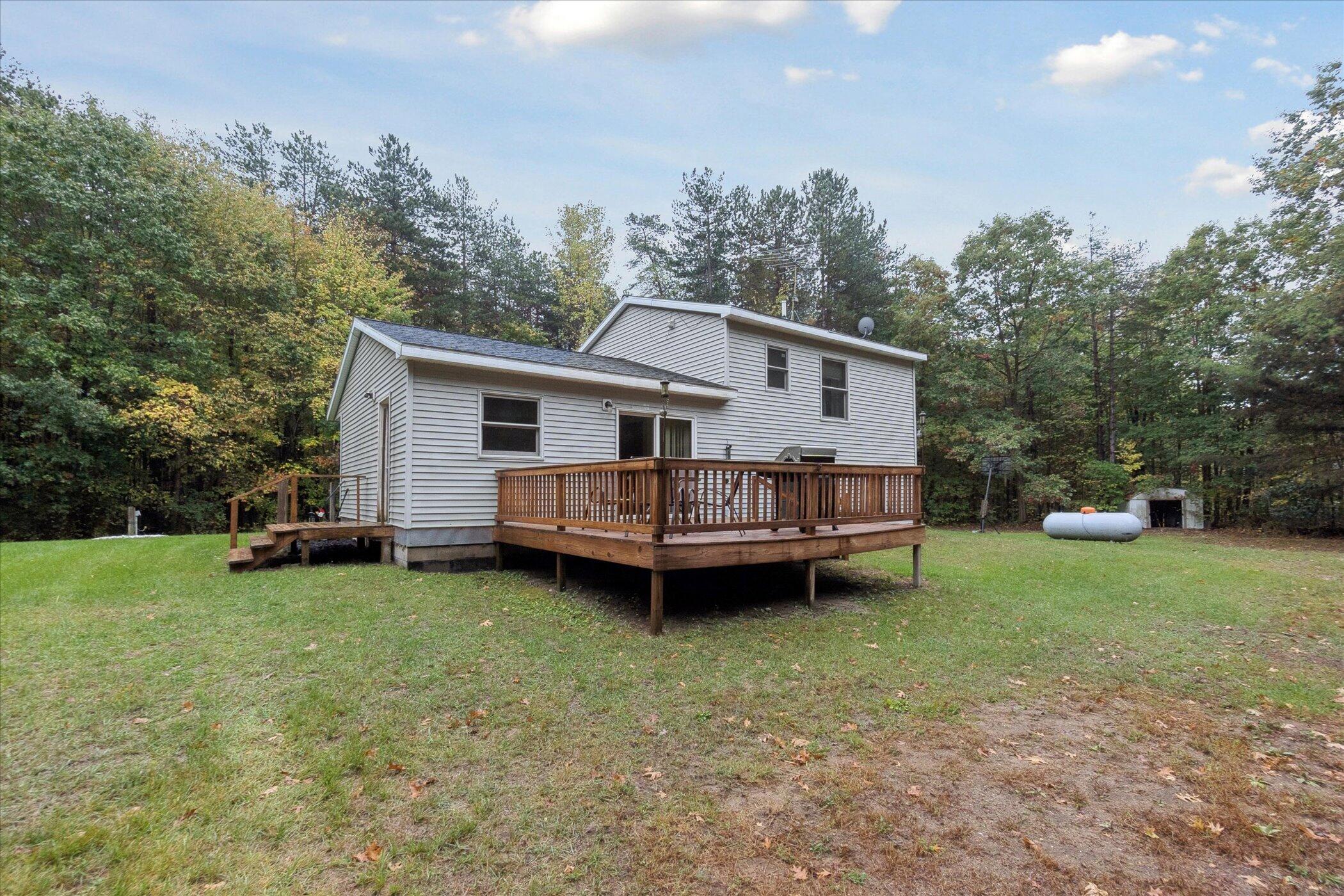 11905 Spencer Road Sumner, MI 48889 - Photo 10 of 33 34-11905-E-Spencer-Rd-Sumner-MI-48889-Wi