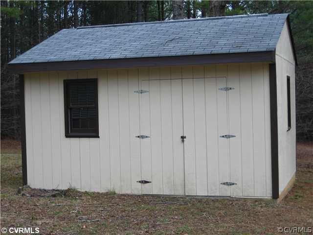 2347 Danieltown Road Goochland, VA 23063 - Photo 11 of 12 a backyard of a house