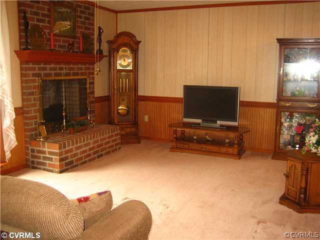2347 Danieltown Road Goochland, VA 23063 - Photo 4 of 12 a living room with furniture and a flat screen tv