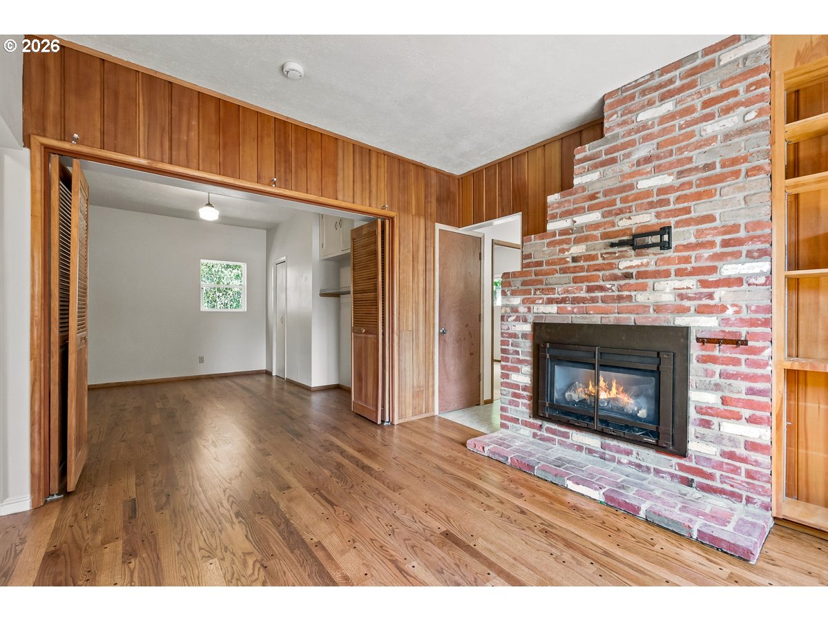 8501 Southwest 7th Avenue Portland, OR 97219 - Photo 6 of 34 Living Room