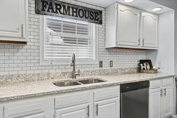 $389,900 | 510 Winston Drive, St. Joseph, IL 61873