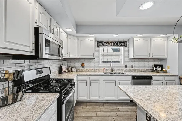 $389,900 | 510 Winston Drive, St. Joseph, IL 61873