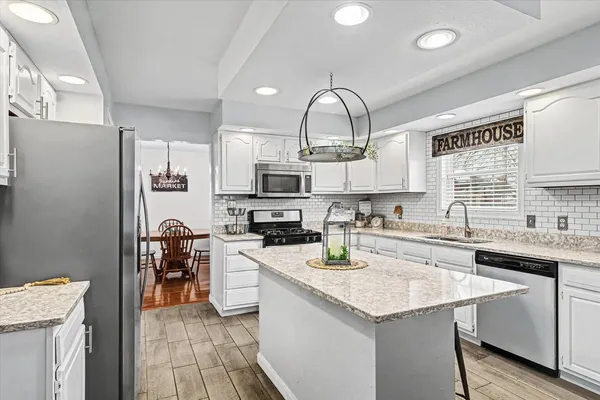 $389,900 | 510 Winston Drive, St. Joseph, IL 61873