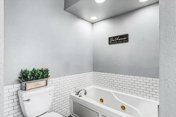 $389,900 | 510 Winston Drive, St. Joseph, IL 61873