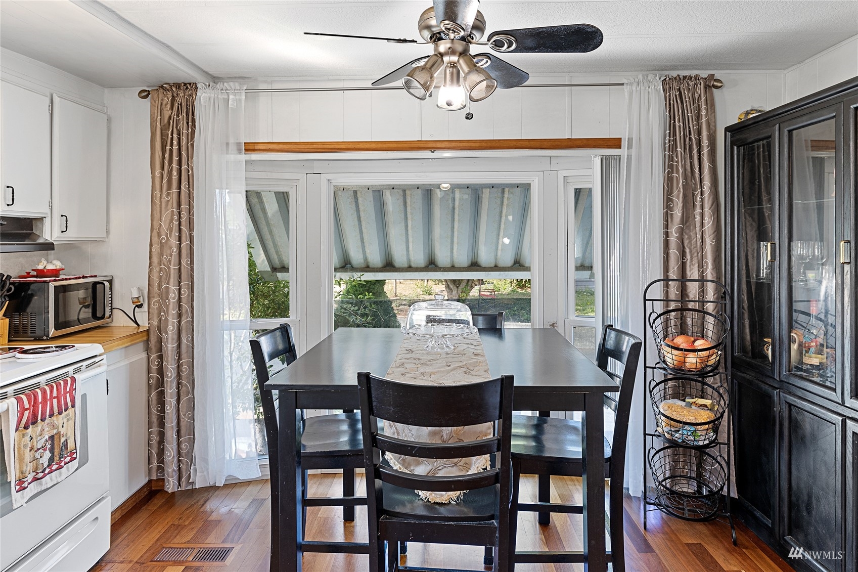 7311 Chambers Creek Road West, Unit 20 University Place, WA 98467 - Photo 12 of 23 a view of a dining room with furniture and wooden floor