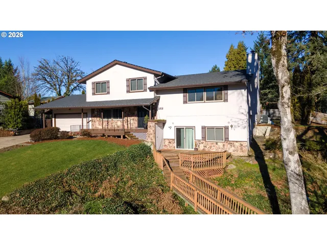 a view of a house with a backyard