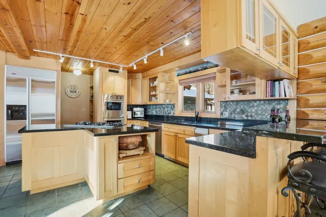 $1,825,000 | 421 Stagecoach Road, Fayston, VT 05673