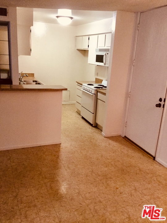 1101 Raintree Circle, Unit 101 Culver City, CA 90230 - Photo 4 of 21