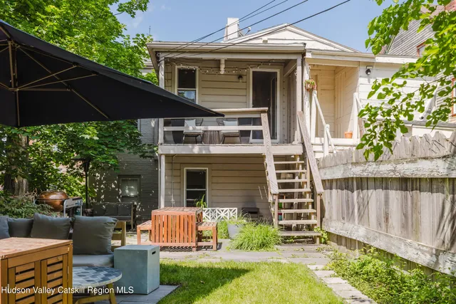 a view of entryway and hall