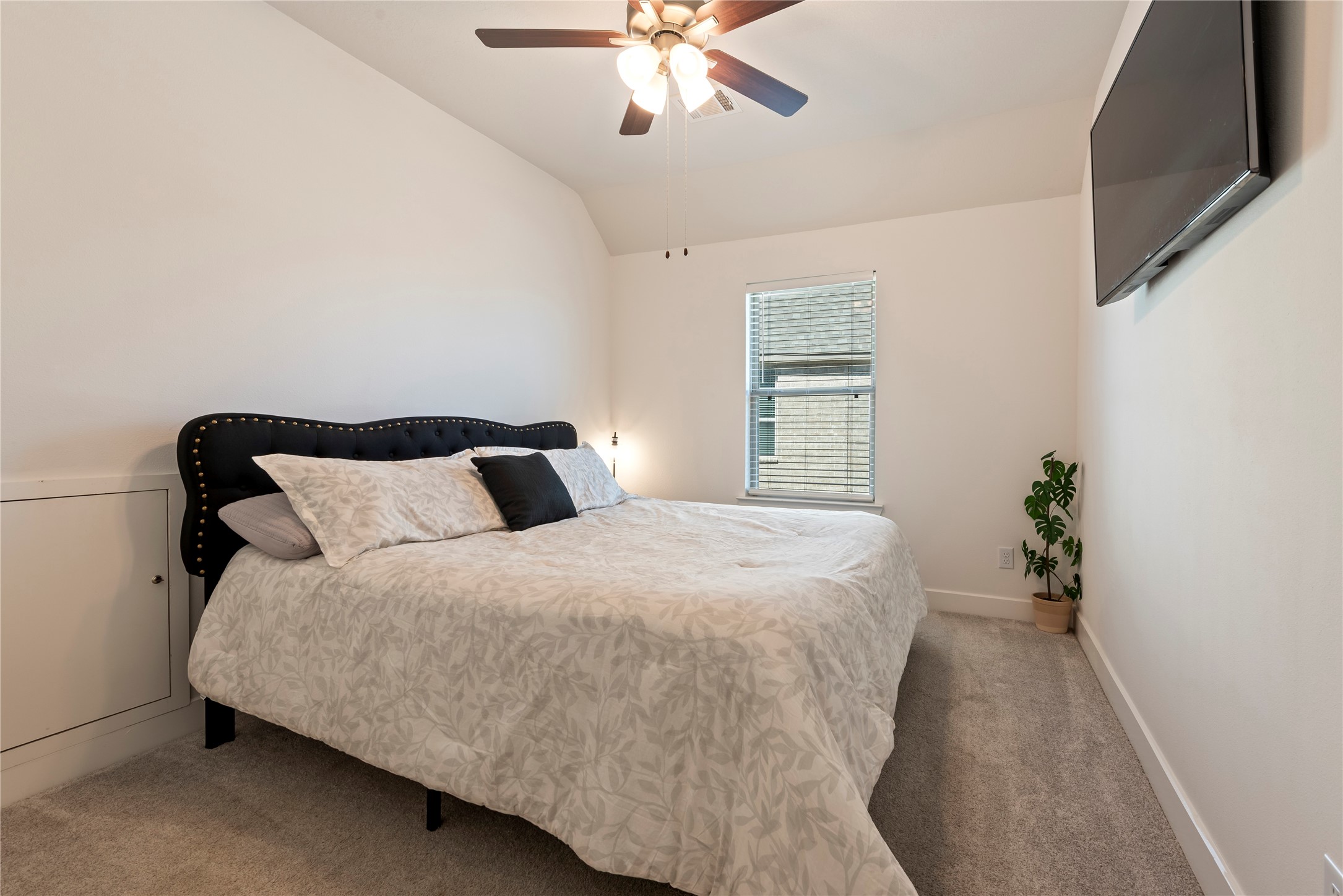 6034 Lake Bridge Lane Manvel, TX 77578 - Photo 20 of 33 a bed room with a bed and a chandelier